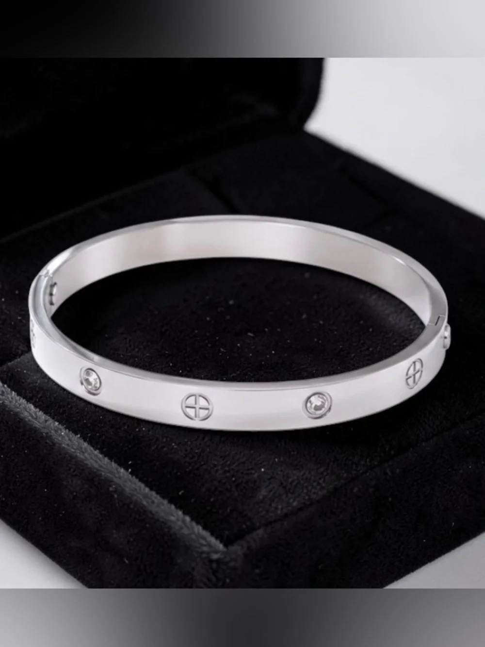 Silver Stainless Steel Bracelet – Waterproof – 7 Inches 🩶